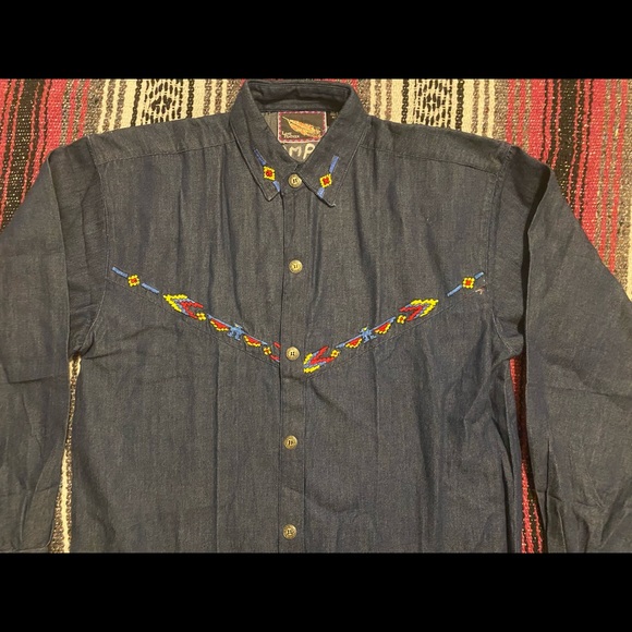 Women’s VTG Lone Feather button up - Picture 5 of 10